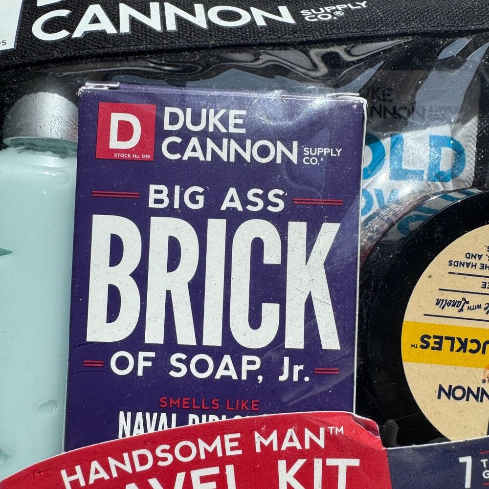Duke Cannon Handsome Man Travel Kit With 7 Grooming Essentials - Picture 8 of 9